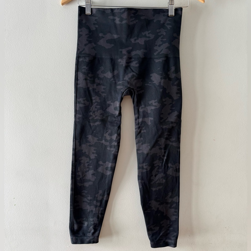 SPANX‎ camo leggings, sz XL, cropped, camouflage, shapewear, high waist athletic